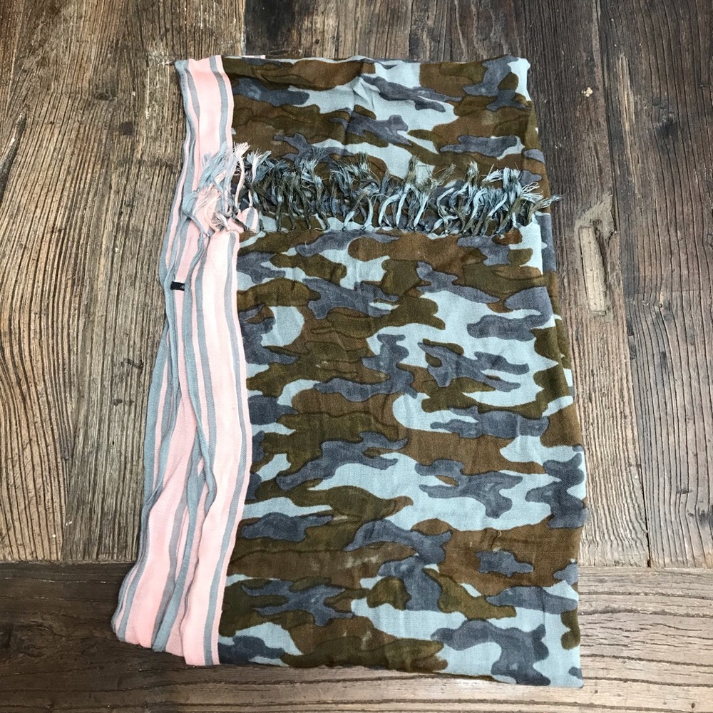 J crew  camo scarf